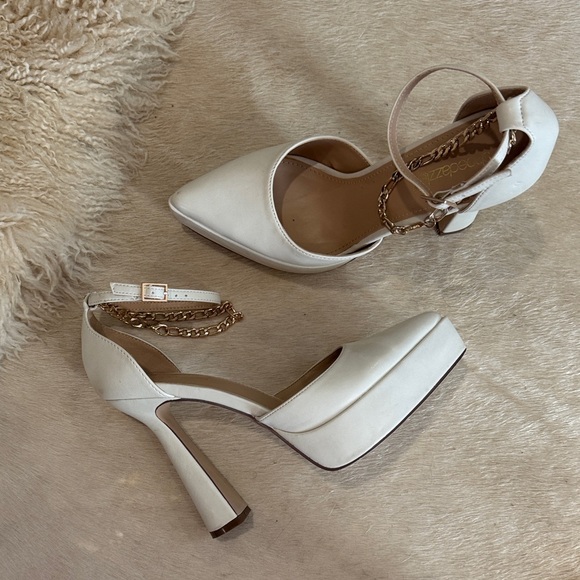 Shoe Dazzle Shoes - LIKE NEW Cream Platform Heels
